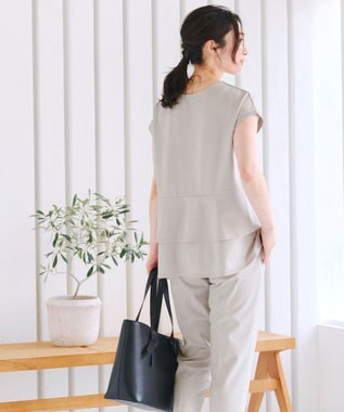 Tiaclasse 【UVカット・吸水速乾】 “きれい見え” バックペプラムトップス グレージュ