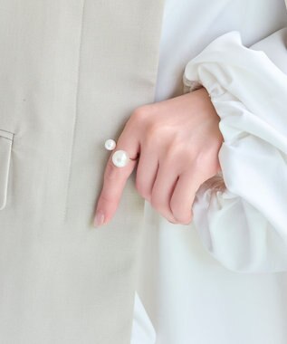 Phoebe 〈シリーズ累計販売10000点突破！〉≪TV番組着用商品≫Eye catchingパールリング　セレモニー/入学式/卒業式/結婚式 ゴールド