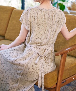 Tiaclasse L 【洗える】花柄シフォン衿ギャザーワンピース ベージュ