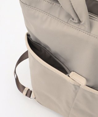 Y'SACCS アシメファスナーポケットリュック ベージュ