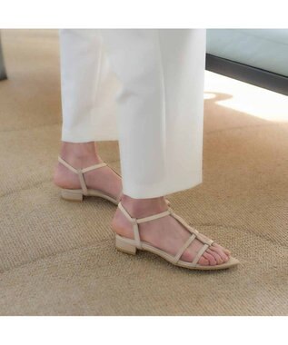 MODE ET JACOMO <carino>ポインテッドトゥTストラップサンダル ベージュエナメル