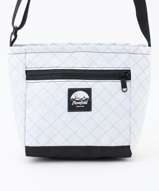 JOSEPH ABBOUD MOUNTAIN 【リサイクル素材・ハンドメイド生産】flowfold - Odyssey Crossebody 3L ショルダーバッグ ホワイト系