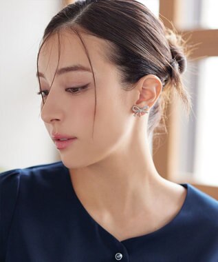 Tiaclasse クリスタルリボンイヤリング シルバー