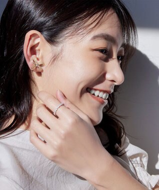 Tiaclasse クリスタルリボンイヤリング ゴールド