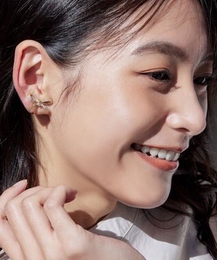 Tiaclasse クリスタルリボンイヤリング ゴールド