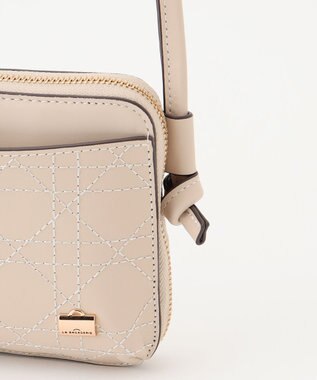 LA BAGAGERIE 【レザー×ステッチ】スクエアマルチポシェット アイボリー