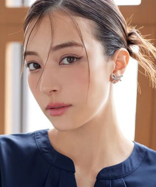 Tiaclasse クリスタルリボンイヤリング シルバー