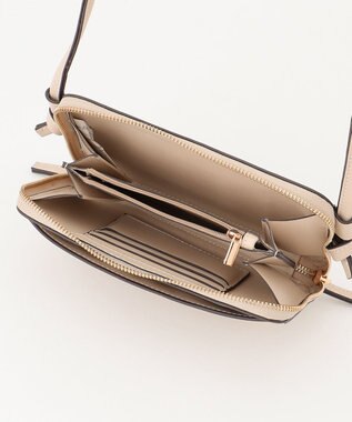 LA BAGAGERIE 【レザー×ステッチ】スクエアマルチポシェット アイボリー