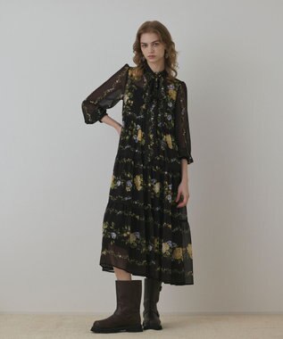 GRACE CONTINENTAL フラワープリントティアードワンピース ブラック