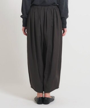 muuc 〈軽やかな尾州産リネンウール〉裾タックワイドパンツ  ロングシーズン 秋冬春 ウエストゴム有り ゆったりシルエット セットアップ可能  裏地有り ブラウン