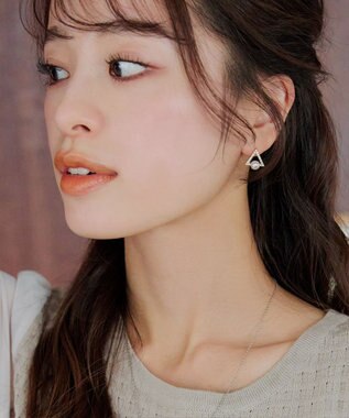 Tiaclasse 【金属アレルギー対応】トライアングルパールピアス ゴールド