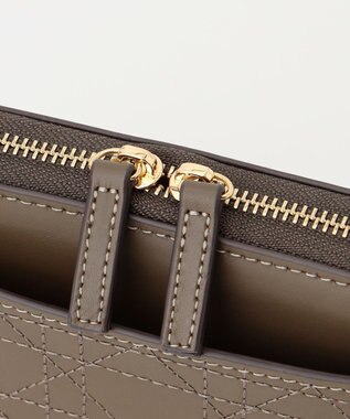 LA BAGAGERIE 【レザー×ステッチ】スクエアマルチポシェット グレージュ