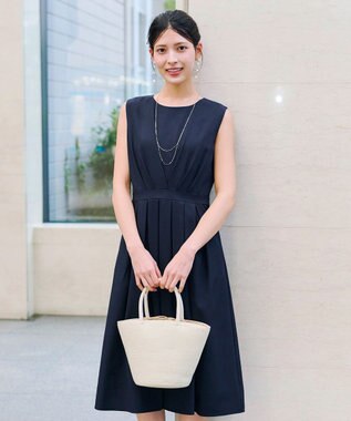 Tiaclasse L 【2TYPEスリーブ/半袖・ノースリーブ・洗える】タックフレアワンピース ノースリーブ：ネイビー