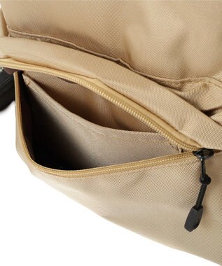 earth music&ecology ぷくぷくチャーム付リュック Beige