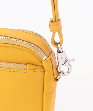 Y'SACCS イタリアンシープ多機能ポシェット マスタード