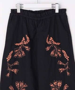 自由区 【カトリエムブーケ】Broderie a motifs floraux 刺繍パンツ ブラック×オレンジ