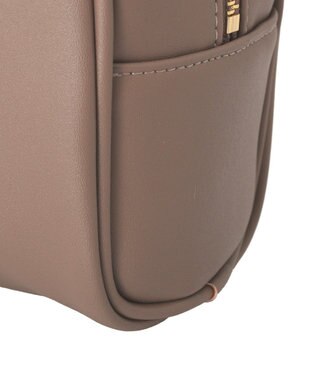 Maison de FLEUR チャーム付きスクエアボストンバッグ Brown