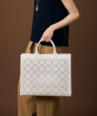 自由区 【カタログ掲載・巾着袋付き・A4サイズ収納可】パンチングレース トート