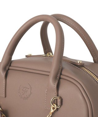 Maison de FLEUR チャーム付きスクエアボストンバッグ Brown