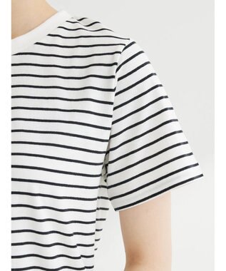 Green Parks ・ＲＡＹ　ＣＡＳＳＩＮ　フラワーサガラ刺繍Ｔシャツ Border