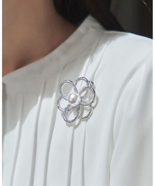 Tiaclasse 【安田美沙子さんスタイリングアイテム】フラワーモチーフブローチ シルバー