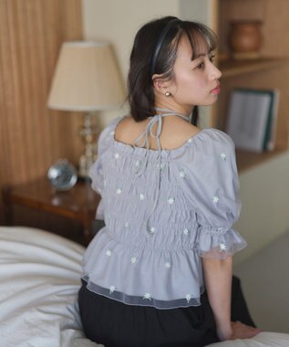 earth music&ecology フラワー刺繍シャーリングプルオーバー Light Gray