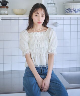 earth music&ecology フラワー刺繍シャーリングプルオーバー Ivory