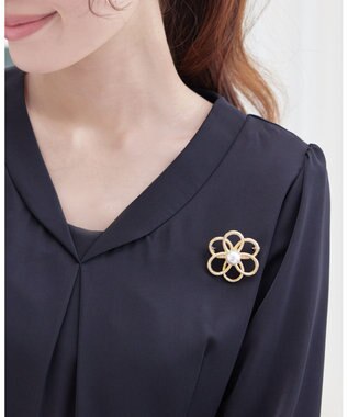 Tiaclasse 【安田美沙子さんスタイリングアイテム】フラワーモチーフブローチ ゴールド