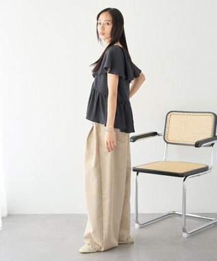 earth music&ecology ラッフルカラーペプラムカットブラウス Charcoal Gray