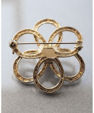 Tiaclasse 【安田美沙子さんスタイリングアイテム】フラワーモチーフブローチ ゴールド