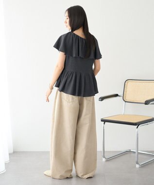 earth music&ecology ラッフルカラーペプラムカットブラウス Charcoal Gray