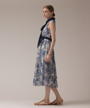 GRACE CONTINENTAL フラワー刺繍ボウタイドレス ブルー