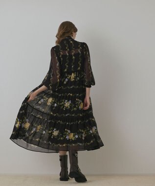 GRACE CONTINENTAL フラワープリントティアードワンピース ブラック