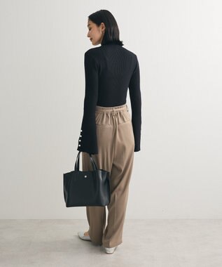 Green Parks ・ｓｗｉｎｇ　ｂｙ　袖パールボタンハイネックニット Black