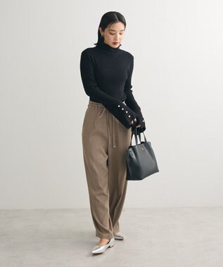 Green Parks ・ｓｗｉｎｇ　ｂｙ　袖パールボタンハイネックニット Black