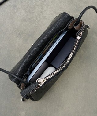 IACUCCI アバ ウォレットショルダー CERVO ブラック