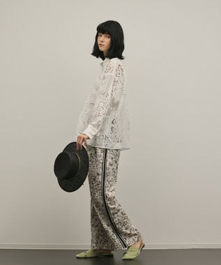 GRACE CONTINENTAL モノトーンフラワープリントパンツ キナリ