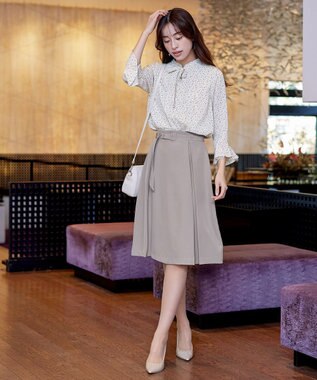 Tiaclasse 【新色追加・洗える】フレアスリーブ花柄リボンブラウス ホワイト