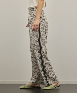 GRACE CONTINENTAL モノトーンフラワープリントパンツ キナリ