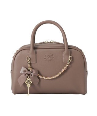 Maison de FLEUR チャーム付きスクエアボストンバッグ Brown