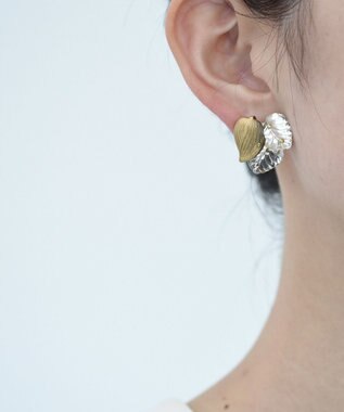 monshiro 【シルバー/ガラス】ハナミズキリーフイヤリング アンティークゴールド