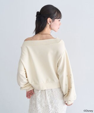 earth music&ecology 【予約】Disney/キラキラモチーフ刺繍オフショルスウェット アイボリー