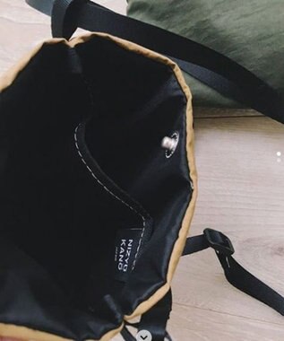 NIZYU KANO LIGHT NYLONショルダーポーチ カーキ