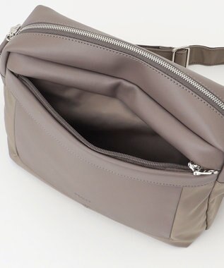 Y'SACCS ブロックモチーフショルダー グレージュ