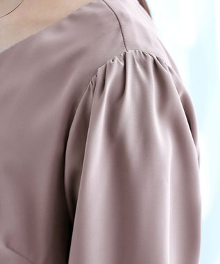 Tiaclasse 【洗える】タックフレアパール付き袖チュニックブラウス グレージュ