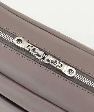 Y'SACCS ブロックモチーフショルダー グレージュ