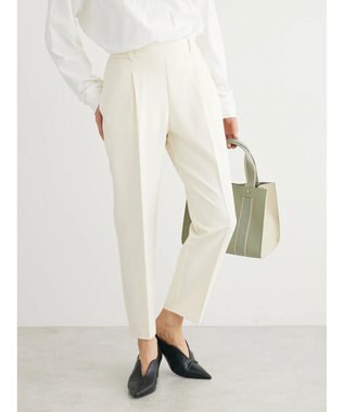Green Parks きれいシルエットパンツ（アンクルテーパード） Ivory