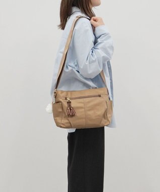 ACE BAGS & LUGGAGE kanana project collection タッセル-e ショルダーバッグ 横 68872 ベージュ