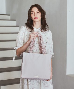 Maison de FLEUR サイドポケットフリルハンドルスクエアトートバッグ Grayish Pink