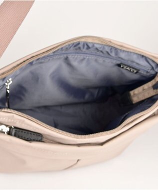 Y'SACCS ナイロンタフタショルダーバッグ　ミディアム グレイッシュベージュ